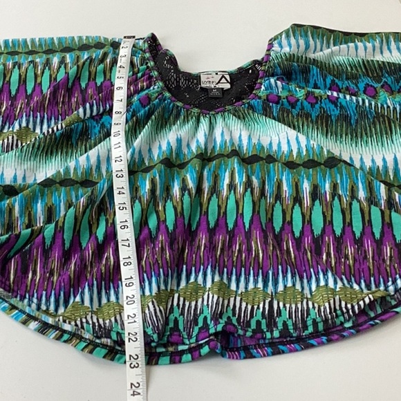 L. A. Living Doll Womens Size Medium Cropped Poncho. - Picture 8 of 9